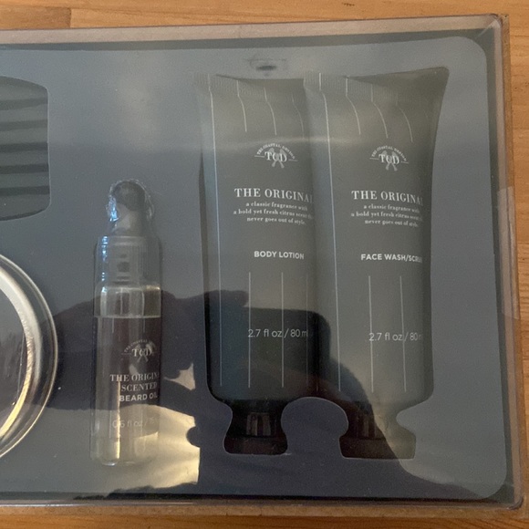 Tri-Coastal Design Men's 6 Piece Beard Care Kit "Milagu Black" Travel Set. - Picture 3 of 6